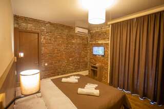 Отель Hotel Green Town Кутаиси Двухместный номер с 1 кроватью и видом на горы-1